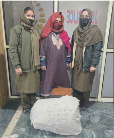 Police Arrest Woman With Cannabis Powder In Anantnag